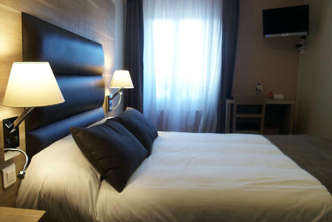 Logis Hotel - Auberge De L'Helix Rosoy  ภายนอก รูปภาพ